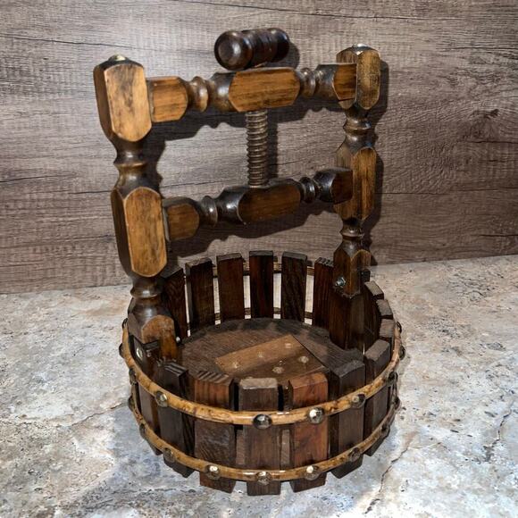 Vintage Corkscrew Wood Wishing Well Wooden Barrel with Turn Screw Nutcracker - Picture 9 of 9